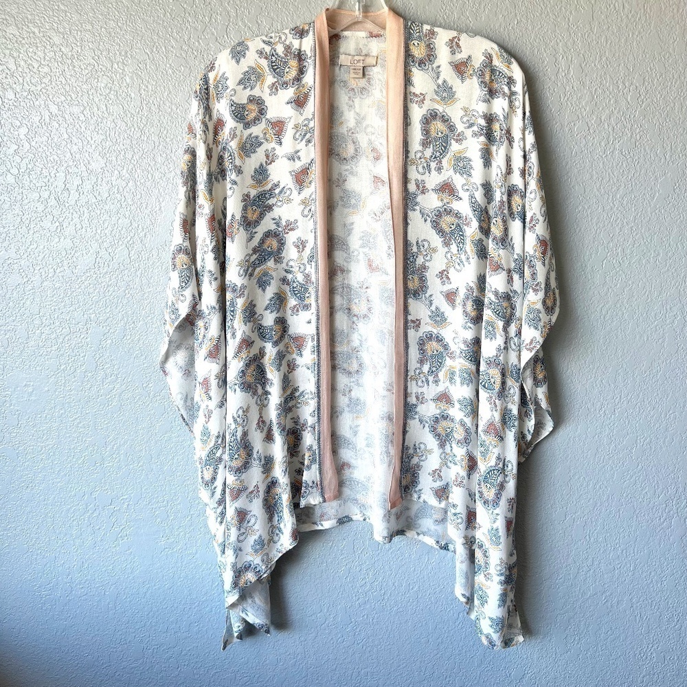 LOFT Cream Paisley Kimono with Blush Trim and Blue Accents